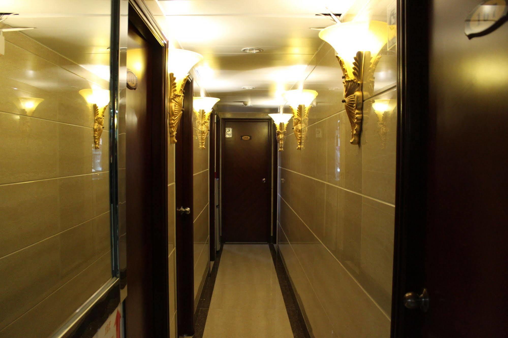 New Chung King Mansion Guest House - Tower C Hongkong Eksteriør bilde